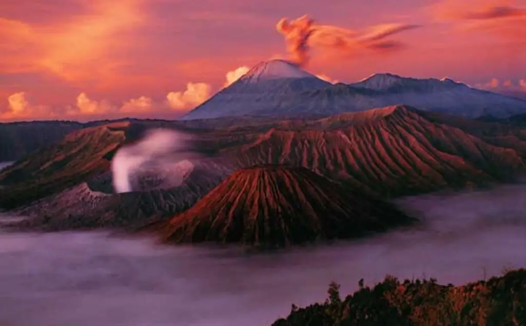 20 Mind-Blowing Volcano Facts That Will Amaze You